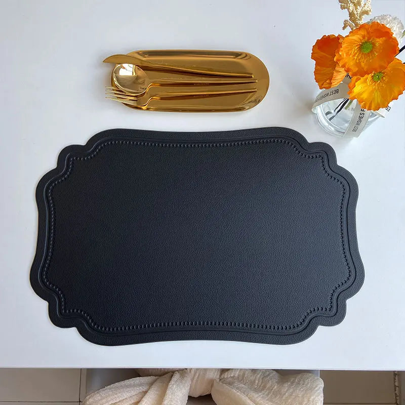 Scalloped Frame Table Placemat Black