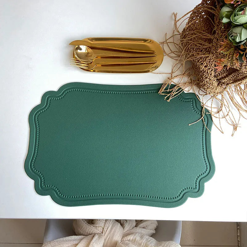 Scalloped Frame Table Placemat Green